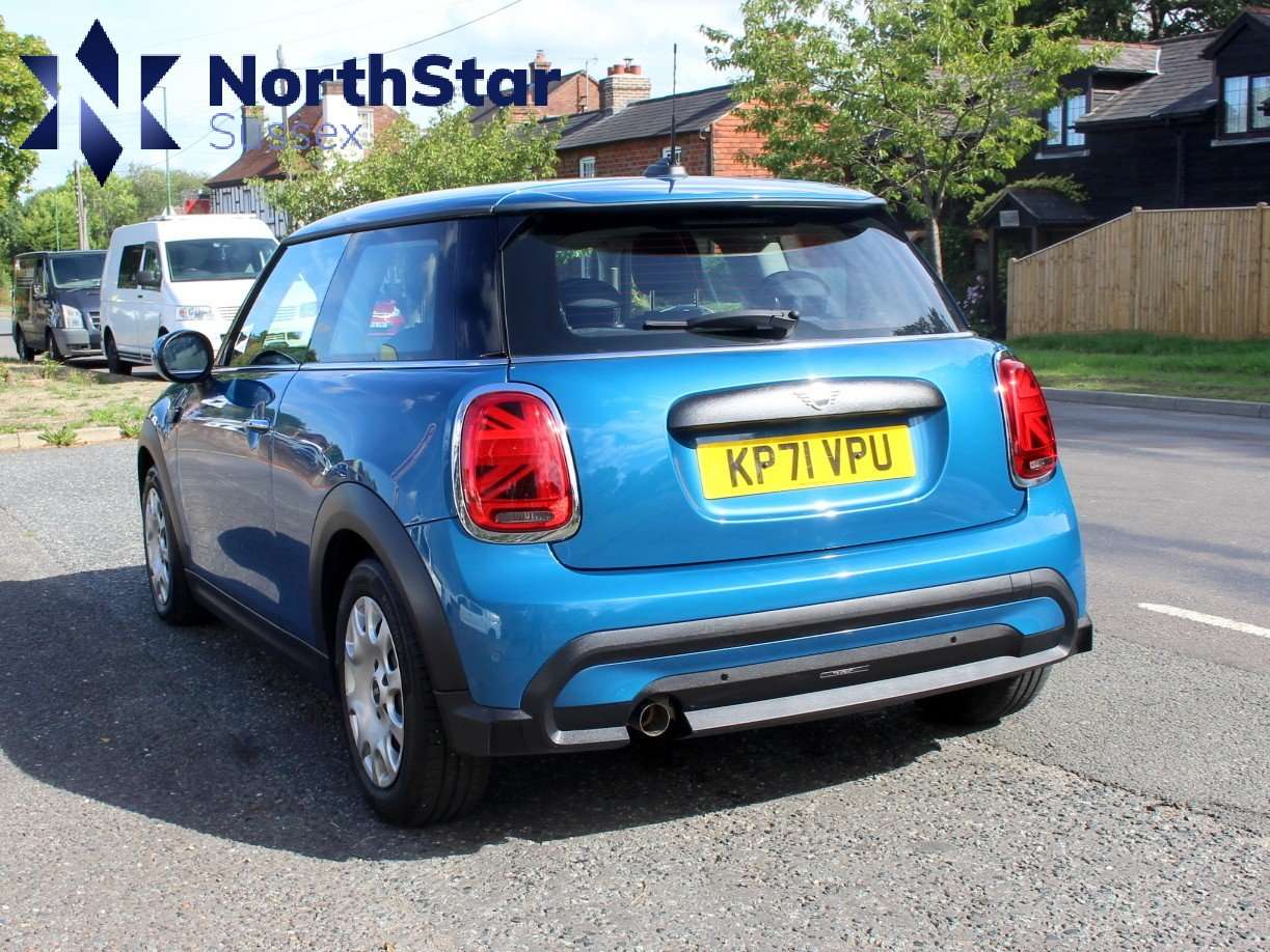 A 2021 MINI HATCH 1.5 One Classic Hatchback 3dr Petrol Steptronic Euro 6 (s/s) (102 ps) A 2021 MINI HATCH 1.5 One Classic Hatchback 3dr Petrol Steptronic Euro 6 (s/s) (102 ps)