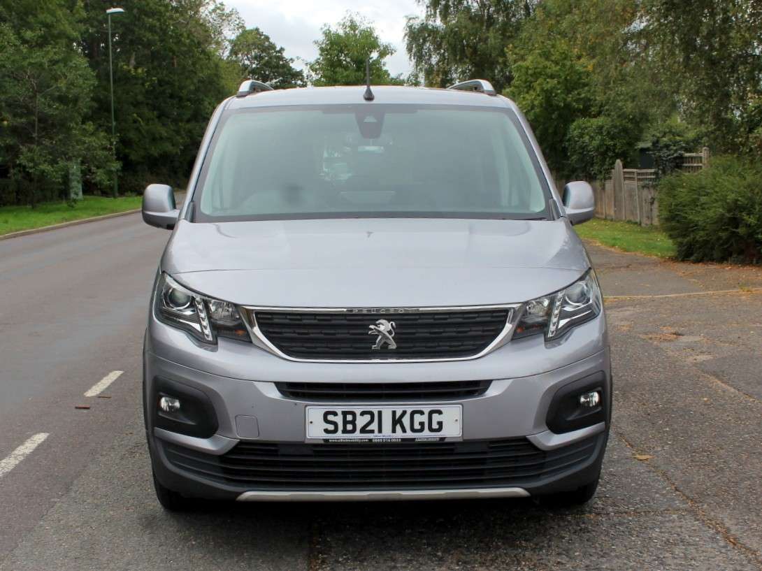 A 2021 PEUGEOT RIFTER 1.5 Blue HDi 100 Allure Wheelchair Access Vehicle A 2021 PEUGEOT RIFTER 1.5 Blue HDi 100 Allure Wheelchair Access Vehicle