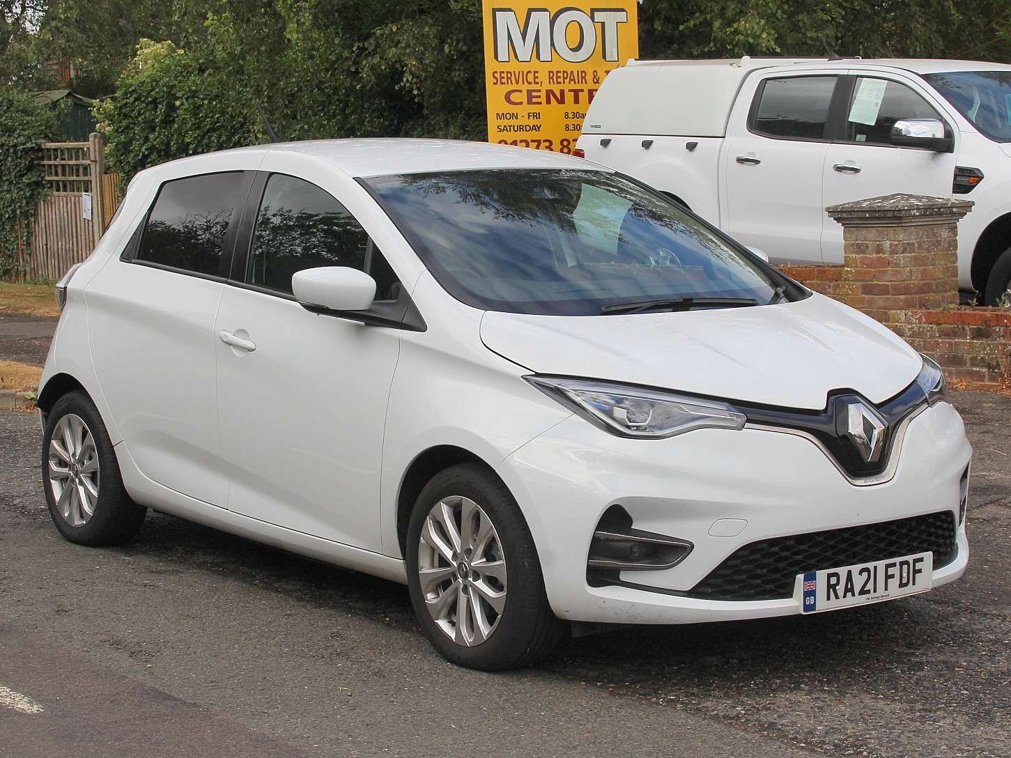 A 2021 RENAULT ZOE R110 EV50 52kWh Business+ Car Derived Van 5dr Electric Auto (107 bhp) A 2021 RENAULT ZOE R110 EV50 52kWh Business+ Car Derived Van 5dr Electric Auto (107 bhp)