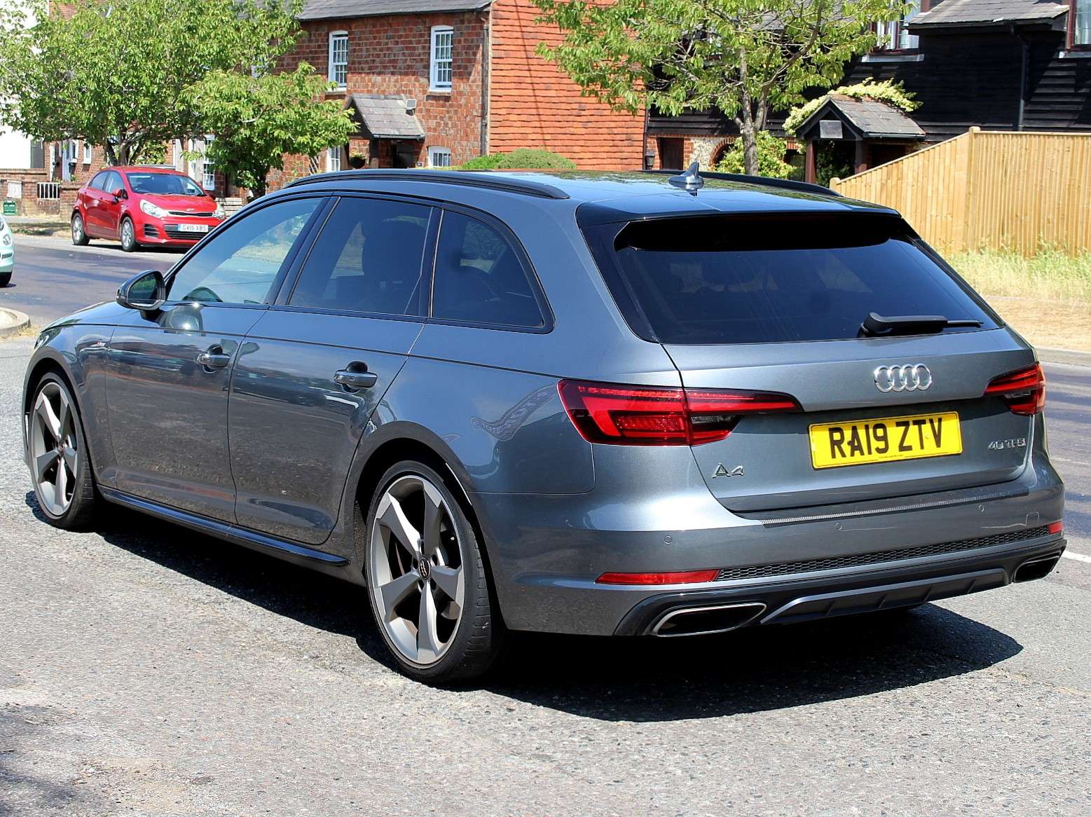 A 2019 AUDI A4 AVANT 2.0 TFSI 40 Black Edition Estate 5dr Petrol S Tronic Euro 6 (s/s) (190 ps) A 2019 AUDI A4 AVANT 2.0 TFSI 40 Black Edition Estate 5dr Petrol S Tronic Euro 6 (s/s) (190 ps)
