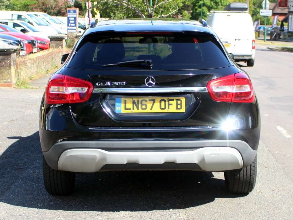 A 2017 MERCEDES-BENZ GLA 1.6 GLA200 SE SUV 5dr Petrol Manual Euro 6 (s/s) (156 ps) A 2017 MERCEDES-BENZ GLA 1.6 GLA200 SE SUV 5dr Petrol Manual Euro 6 (s/s) (156 ps)