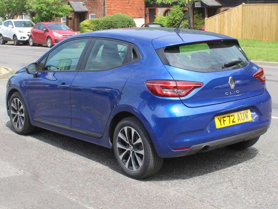 A 2022 RENAULT CLIO 1.0 TCe Evolution Hatchback 5dr Petrol Manual Euro 6 (s/s) (90 ps) A 2022 RENAULT CLIO 1.0 TCe Evolution Hatchback 5dr Petrol Manual Euro 6 (s/s) (90 ps)