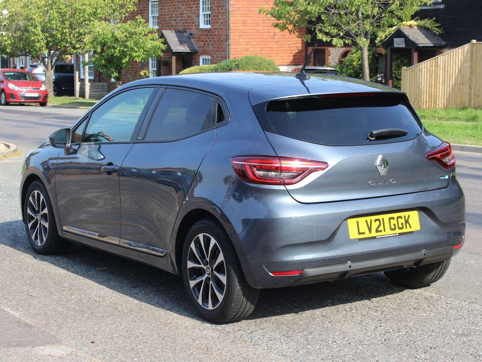 A 2021 RENAULT CLIO 1.6 E-TECH Iconic Hatchback 5dr Petrol Hybrid Auto Euro 6 (s/s) (140 ps) A 2021 RENAULT CLIO 1.6 E-TECH Iconic Hatchback 5dr Petrol Hybrid Auto Euro 6 (s/s) (140 ps)