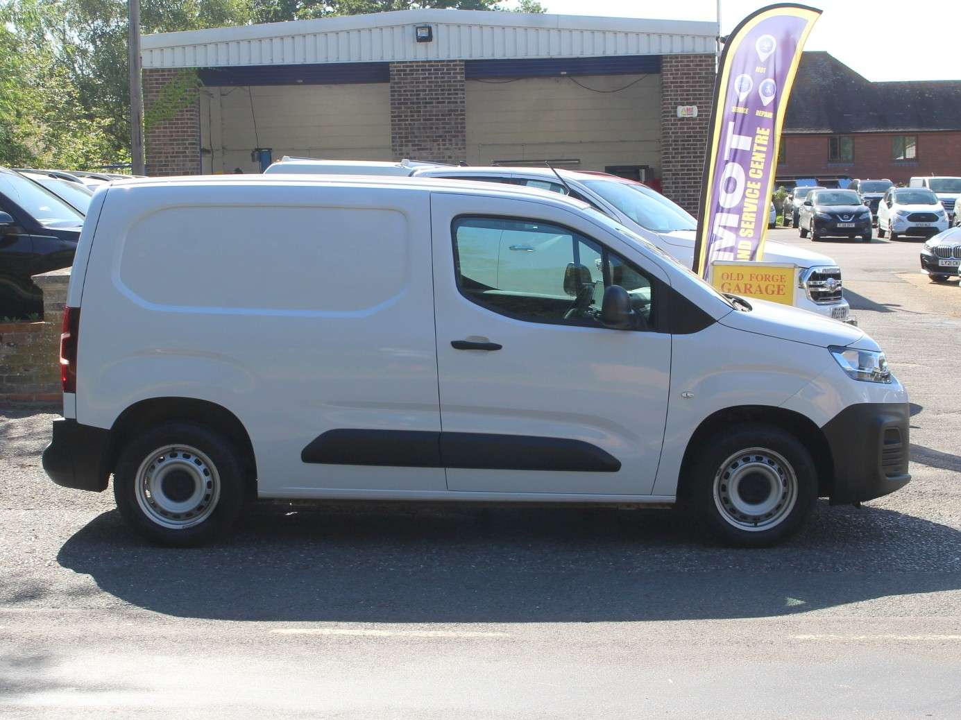 A 2023 CITROEN BERLINGO 1.5 BlueHDi 650 Enterprise Edition M Panel Van 5dr Diesel Manual SWB Euro 6 (s/s) (100 ps) A 2023 CITROEN BERLINGO 1.5 BlueHDi 650 Enterprise Edition M Panel Van 5dr Diesel Manual SWB Euro 6 (s/s) (100 ps)
