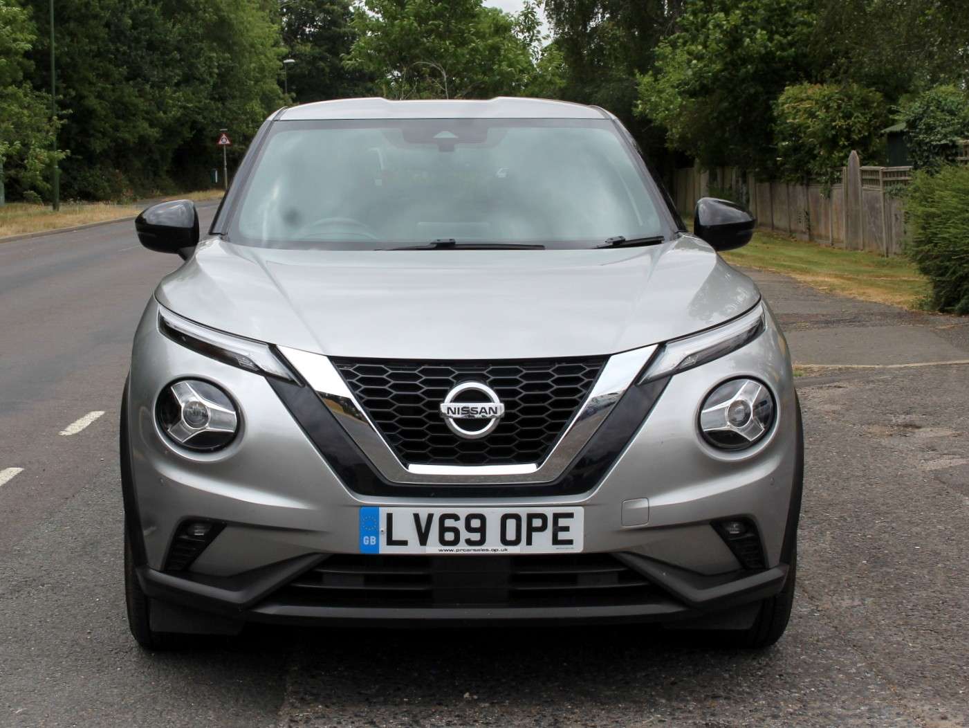 A 2020 NISSAN JUKE 1.0 DIG-T N-Connecta SUV 5dr Petrol Manual Euro 6 (s/s) (117 ps) A 2020 NISSAN JUKE 1.0 DIG-T N-Connecta SUV 5dr Petrol Manual Euro 6 (s/s) (117 ps)