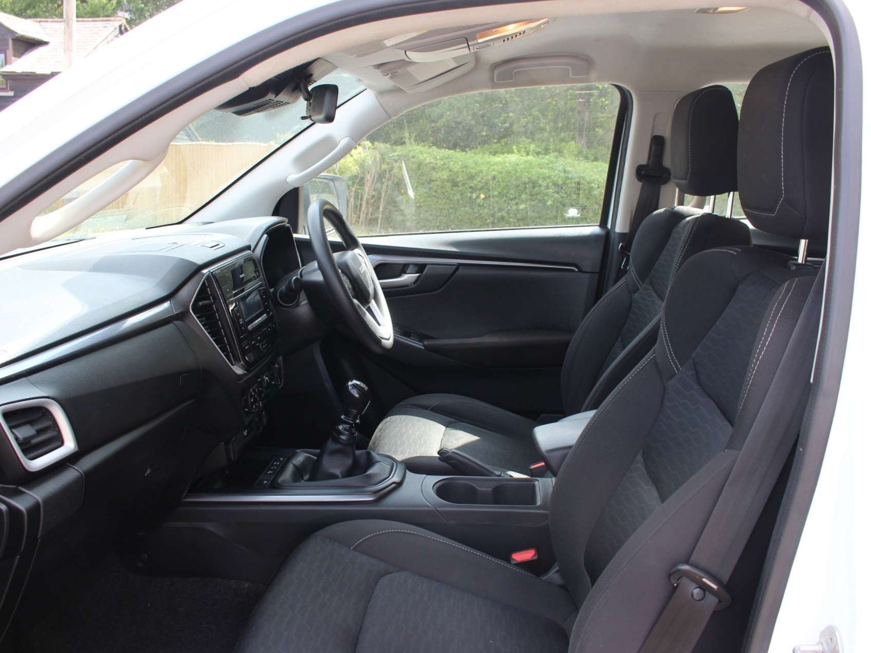 A 2023 ISUZU D-MAX 1.9 TD DL20 Pickup Double Cab 4dr Diesel Manual 4WD Euro 6 (s/s) (164 ps) A 2023 ISUZU D-MAX 1.9 TD DL20 Pickup Double Cab 4dr Diesel Manual 4WD Euro 6 (s/s) (164 ps)