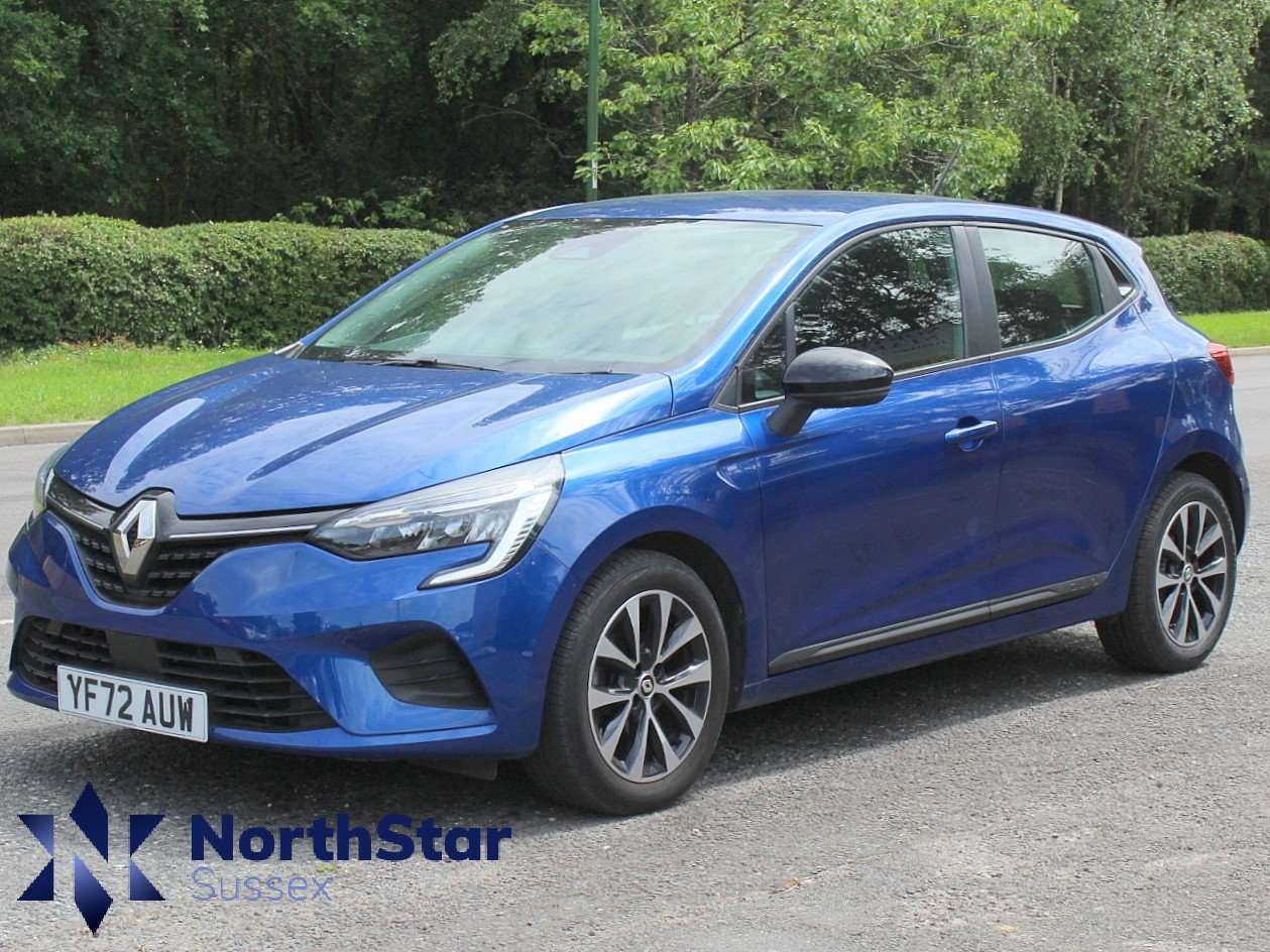 A 2022 RENAULT CLIO 1.0 TCe Evolution Hatchback 5dr Petrol Manual Euro 6 (s/s) (90 ps) A 2022 RENAULT CLIO 1.0 TCe Evolution Hatchback 5dr Petrol Manual Euro 6 (s/s) (90 ps)