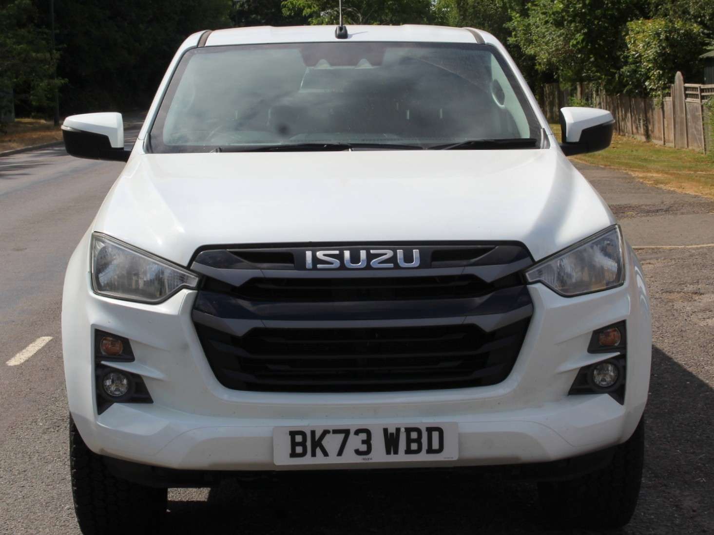 A 2023 ISUZU D-MAX 1.9 TD DL20 Pickup Double Cab 4dr Diesel Manual 4WD Euro 6 (s/s) (164 ps) A 2023 ISUZU D-MAX 1.9 TD DL20 Pickup Double Cab 4dr Diesel Manual 4WD Euro 6 (s/s) (164 ps)