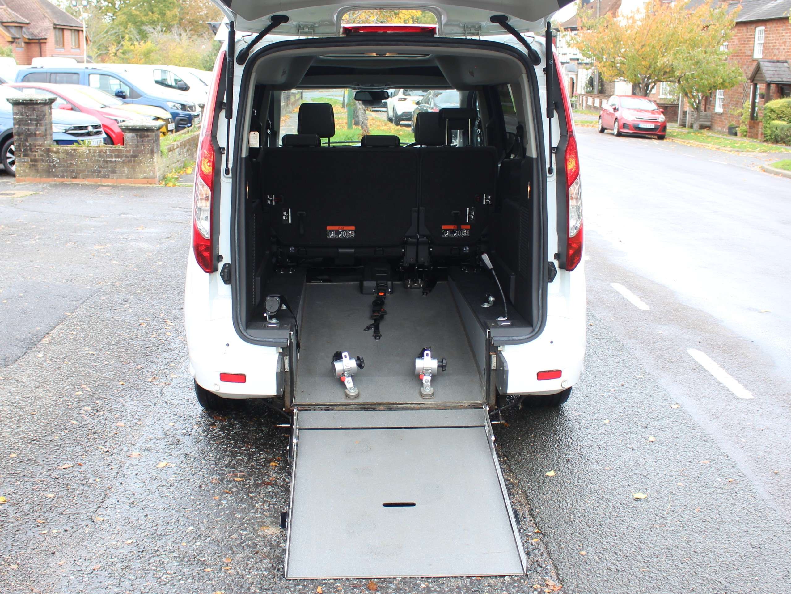 A 2017 FORD GRAND TOURNEO CONNECT 1.5 TDCi Titanium Wheelchair Access 5dr Diesel Manual Euro 6 (s/s) (120 ps) A 2017 FORD GRAND TOURNEO CONNECT 1.5 TDCi Titanium Wheelchair Access 5dr Diesel Manual Euro 6 (s/s) (120 ps)