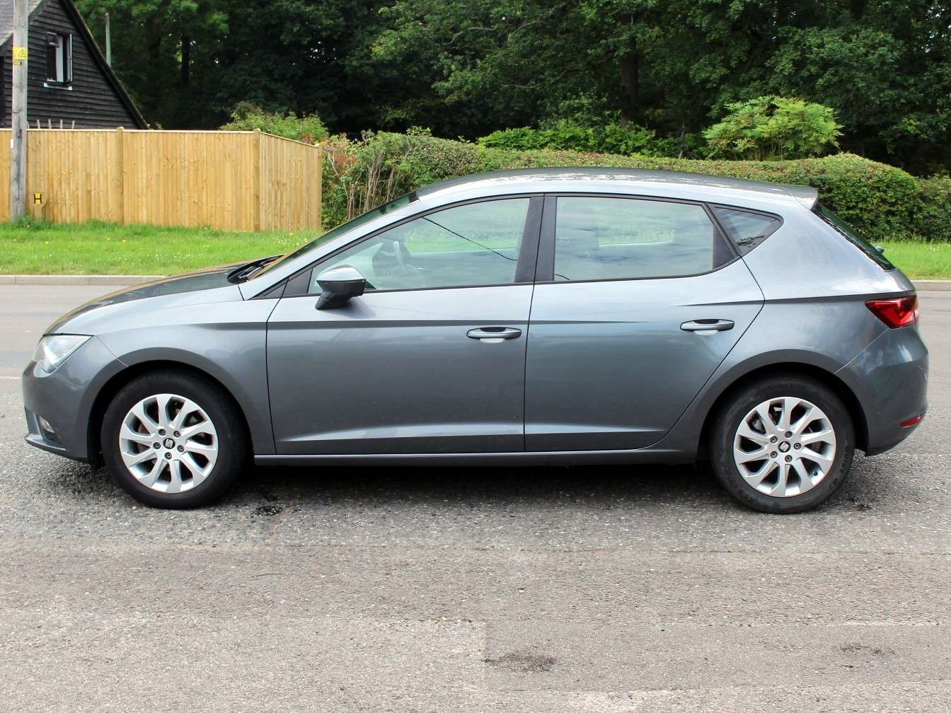 A 2014 SEAT LEON 1.2 TSI SE Hatchback 5dr Petrol Manual Euro 6 (s/s) (110 ps) A 2014 SEAT LEON 1.2 TSI SE Hatchback 5dr Petrol Manual Euro 6 (s/s) (110 ps)