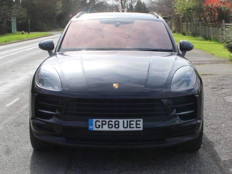 A 2019 PORSCHE MACAN 2.0T SUV 5dr Petrol PDK 4WD Euro 6 (s/s) (245 ps) A 2019 PORSCHE MACAN 2.0T SUV 5dr Petrol PDK 4WD Euro 6 (s/s) (245 ps)