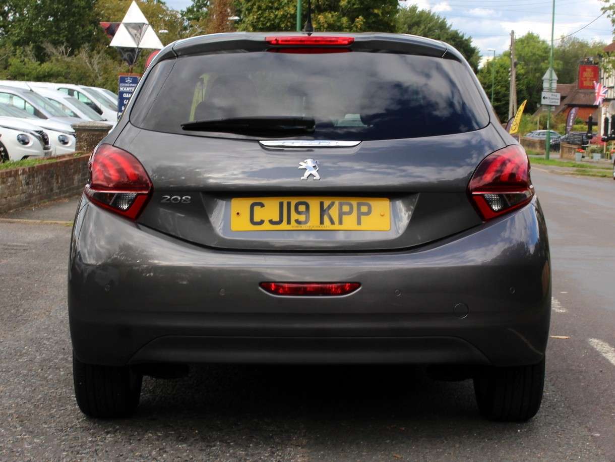 A 2019 PEUGEOT 208 1.2 PureTech Signature Hatchback 5dr Petrol Manual Euro 6 (s/s) (82 ps) A 2019 PEUGEOT 208 1.2 PureTech Signature Hatchback 5dr Petrol Manual Euro 6 (s/s) (82 ps)