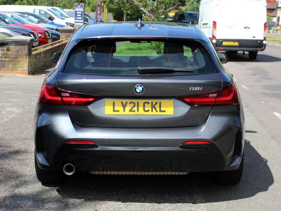 A 2021 BMW 1 SERIES 1.5 118i M Sport (LCP) Hatchback 5dr Petrol Manual Euro 6 (s/s) (136 ps) A 2021 BMW 1 SERIES 1.5 118i M Sport (LCP) Hatchback 5dr Petrol Manual Euro 6 (s/s) (136 ps)