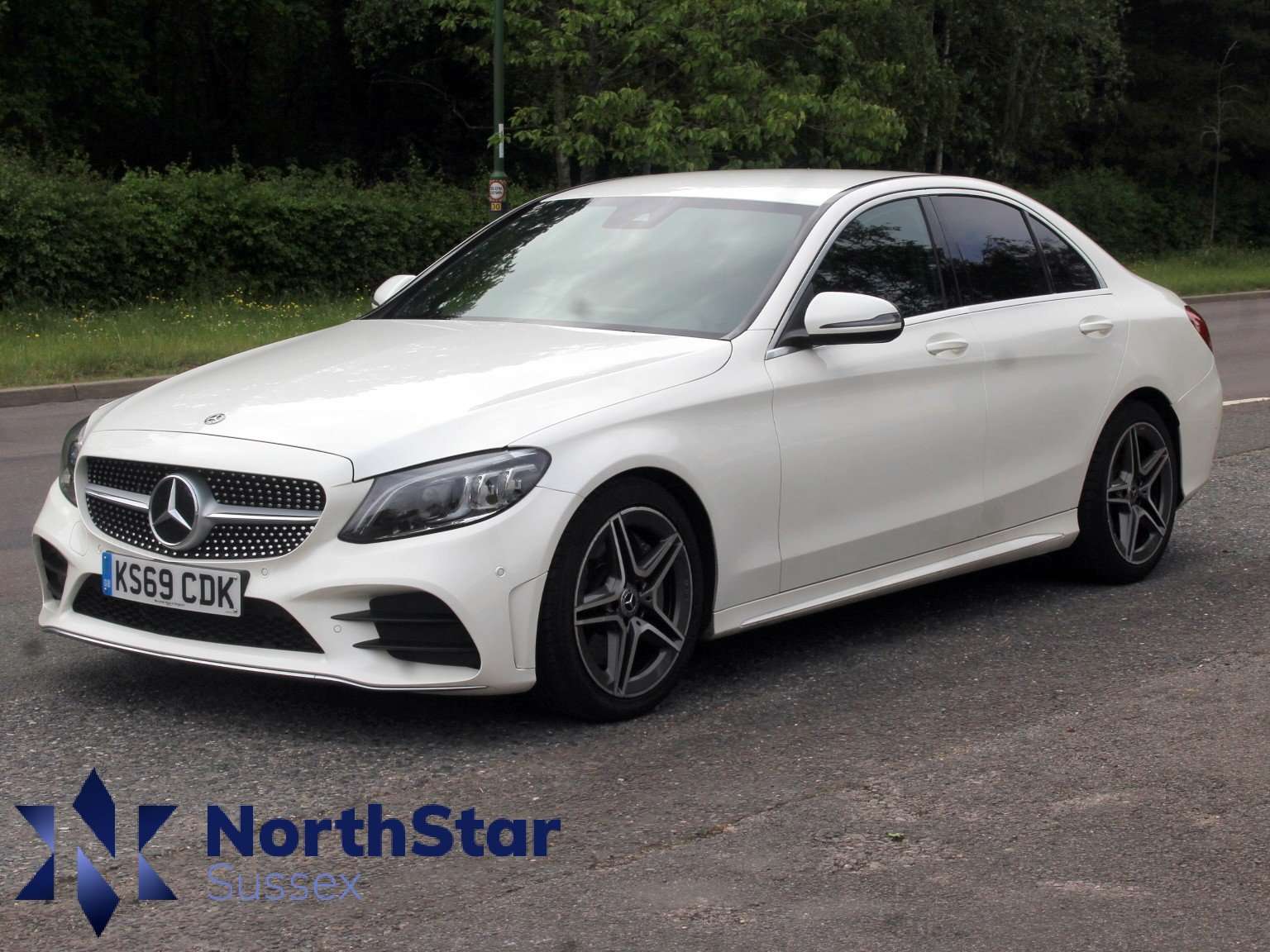 A 2019 MERCEDES-BENZ C CLASS 2.0 C300d AMG Line (Premium) Saloon 4dr Diesel G-Tronic+ Euro 6 (s/s) (245 ps) A 2019 MERCEDES-BENZ C CLASS 2.0 C300d AMG Line (Premium) Saloon 4dr Diesel G-Tronic+ Euro 6 (s/s) (245 ps)