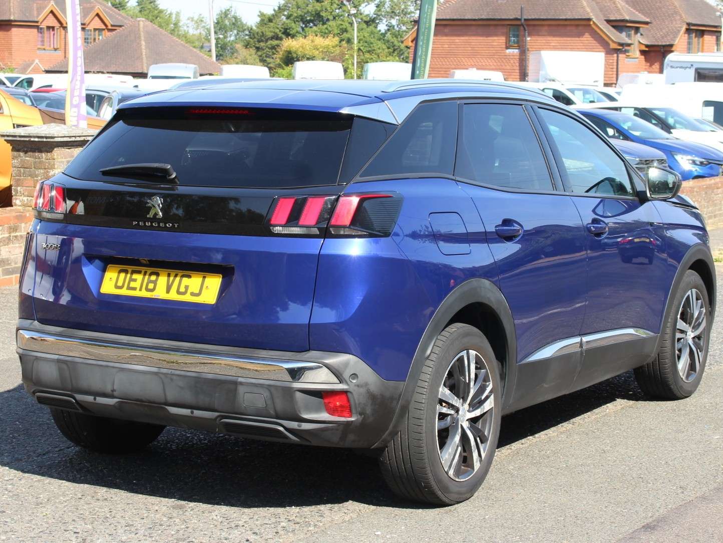 A 2018 PEUGEOT 3008 1.5 BlueHDi Allure SUV 5dr Diesel EAT Euro 6 (s/s) (130 ps) A 2018 PEUGEOT 3008 1.5 BlueHDi Allure SUV 5dr Diesel EAT Euro 6 (s/s) (130 ps)