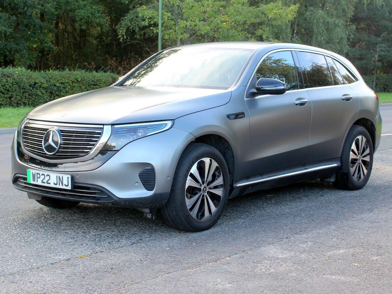 A 2022 MERCEDES-BENZ EQC EQC 400 80kWh Sport SUV 5dr Electric Auto 4MATIC (408 ps) A 2022 MERCEDES-BENZ EQC EQC 400 80kWh Sport SUV 5dr Electric Auto 4MATIC (408 ps)