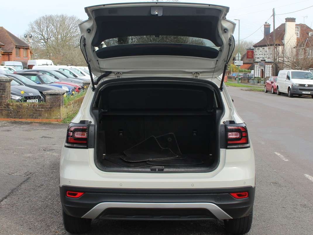 A 2021 VOLKSWAGEN T-CROSS 1.0 TSI Active SUV 5dr Petrol DSG Euro 6 (s/s) (110 ps) A 2021 VOLKSWAGEN T-CROSS 1.0 TSI Active SUV 5dr Petrol DSG Euro 6 (s/s) (110 ps)