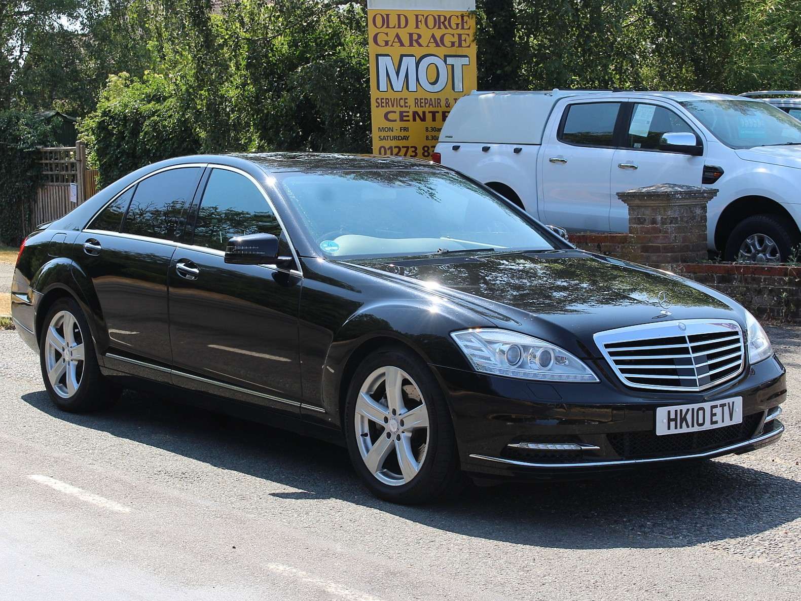 A 2010 MERCEDES-BENZ S CLASS 3.0 S350 CDI V6 BlueEfficiency Saloon 4dr Diesel G-Tronic Euro 4 (235 ps) A 2010 MERCEDES-BENZ S CLASS 3.0 S350 CDI V6 BlueEfficiency Saloon 4dr Diesel G-Tronic Euro 4 (235 ps)