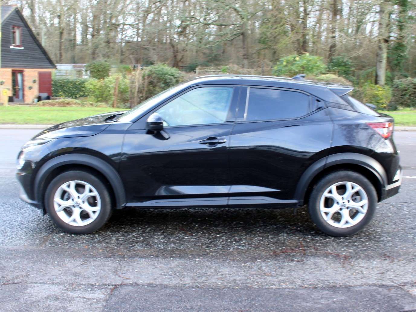 A 2021 NISSAN JUKE 1.0 DIG-T N-Connecta SUV 5dr Petrol Manual Euro 6 (s/s) (114 ps) A 2021 NISSAN JUKE 1.0 DIG-T N-Connecta SUV 5dr Petrol Manual Euro 6 (s/s) (114 ps)