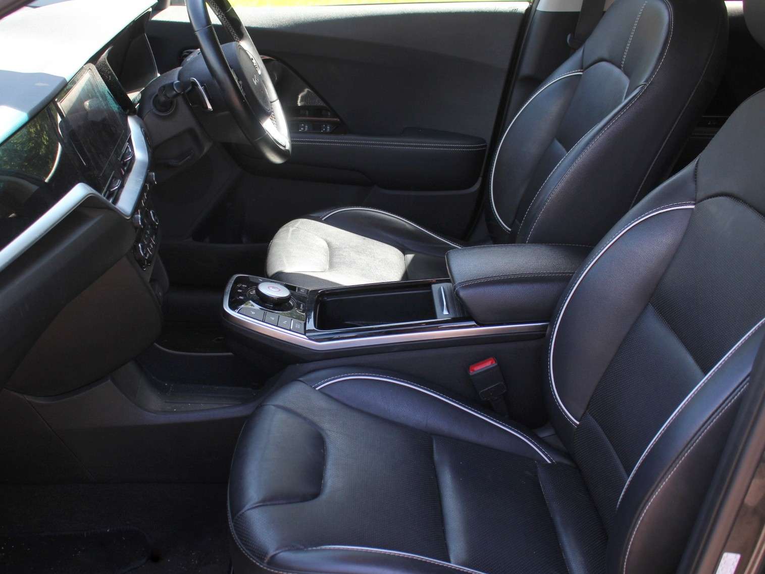 A 2021 KIA NIRO 64kWh 3 SUV 5dr Electric Auto (201 bhp) A 2021 KIA NIRO 64kWh 3 SUV 5dr Electric Auto (201 bhp)