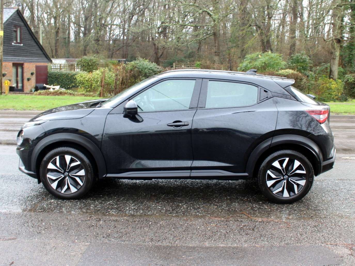 A 2025 NISSAN JUKE 1.0 DIG-T Acenta Premium SUV 5dr Petrol Manual Euro 6 (s/s) (114 ps) A 2025 NISSAN JUKE 1.0 DIG-T Acenta Premium SUV 5dr Petrol Manual Euro 6 (s/s) (114 ps)