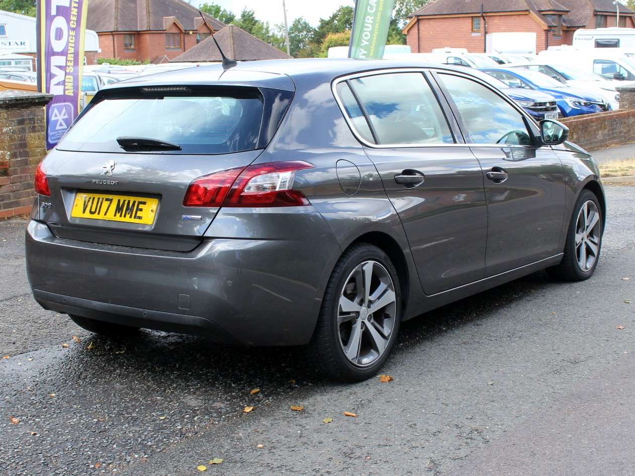 A 2017 PEUGEOT 308 S/S ALLURE A 2017 PEUGEOT 308 S/S ALLURE