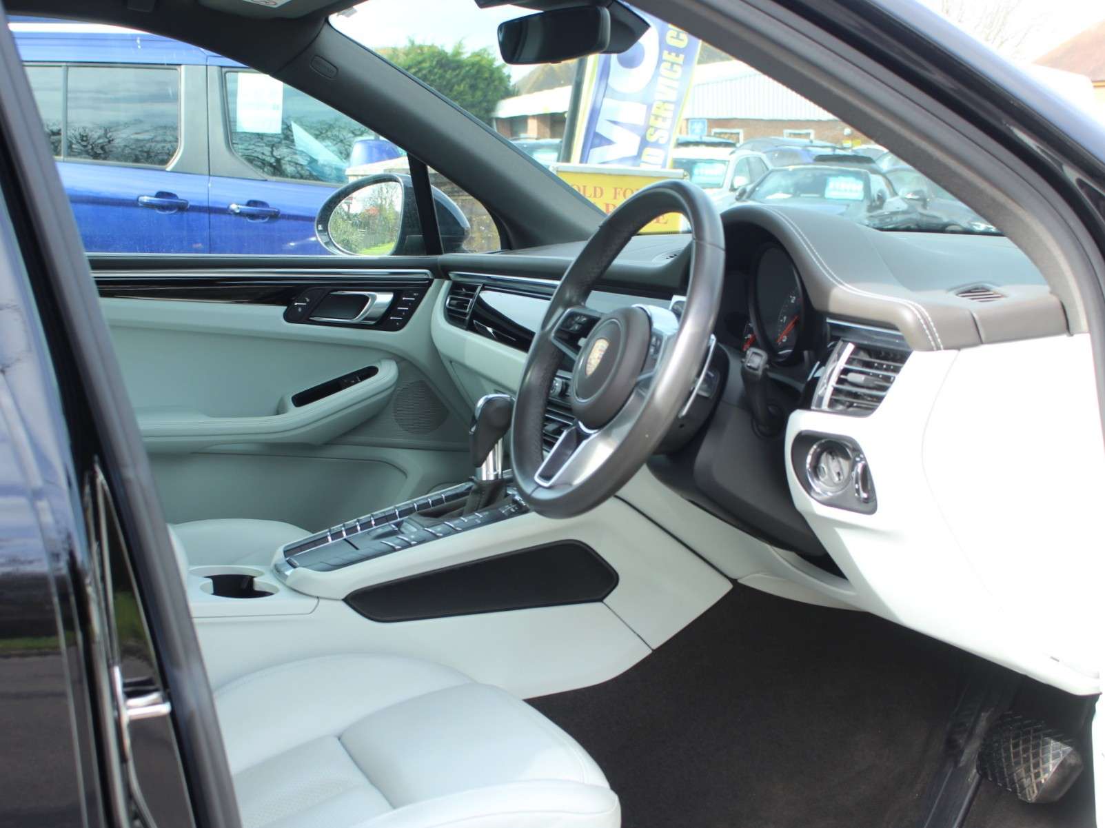 2019 PORSCHE MACAN 2019 PORSCHE MACAN