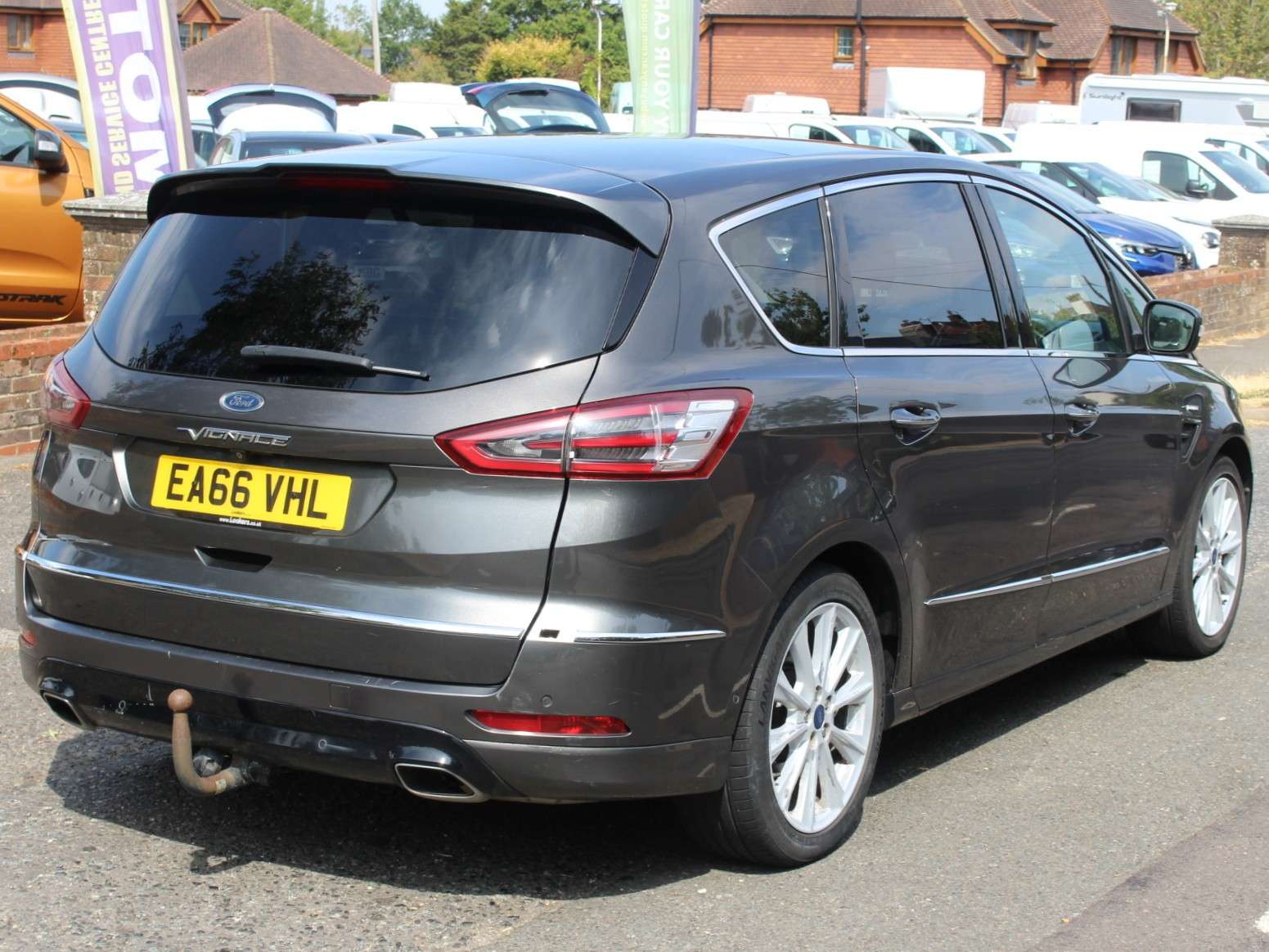 A 2016 FORD S-MAX 2.0 TDCi Vignale MPV 5dr Diesel Manual Euro 6 (s/s) (180 ps) A 2016 FORD S-MAX 2.0 TDCi Vignale MPV 5dr Diesel Manual Euro 6 (s/s) (180 ps)