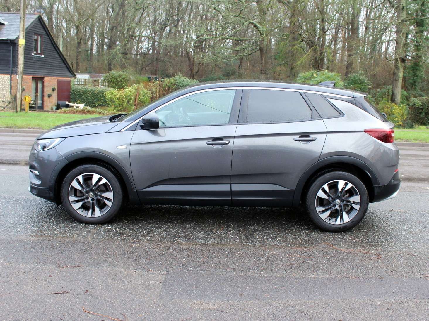 A 2020 VAUXHALL GRANDLAND X 1.2 Turbo SRi Nav SUV 5dr Petrol Auto Euro 6 (s/s) (130 ps) A 2020 VAUXHALL GRANDLAND X 1.2 Turbo SRi Nav SUV 5dr Petrol Auto Euro 6 (s/s) (130 ps)