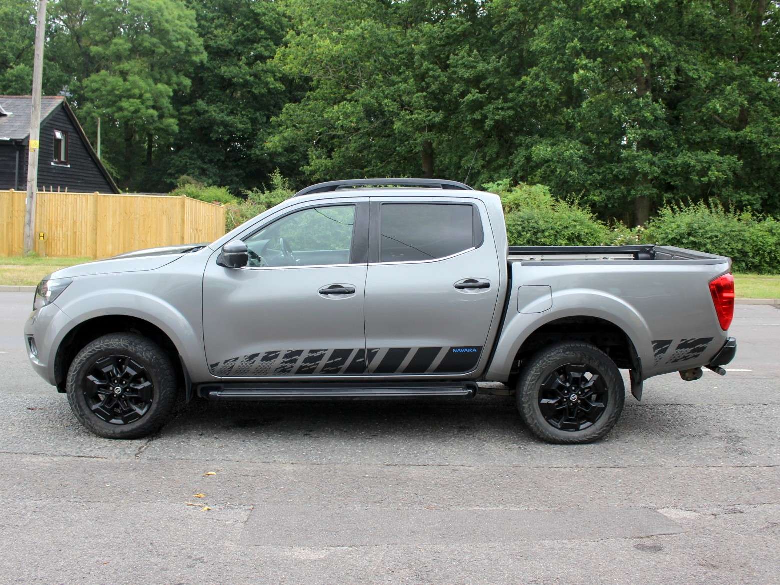 A 2021 NISSAN NAVARA 2.3 dCi N-Guard Pickup Double Cab 4dr Diesel Manual 4WD Euro 6 (s/s) (190 ps) A 2021 NISSAN NAVARA 2.3 dCi N-Guard Pickup Double Cab 4dr Diesel Manual 4WD Euro 6 (s/s) (190 ps)