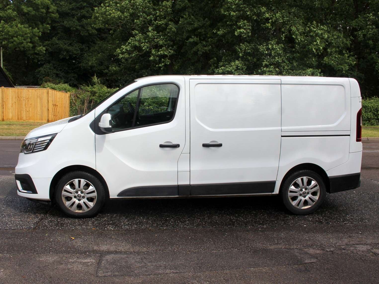A 2023 RENAULT TRAFIC 2.0 dCi Blue SL28 Sport Panel Van 5dr Diesel Manual L1 H1 Euro 6 (s/s) (130 ps) A 2023 RENAULT TRAFIC 2.0 dCi Blue SL28 Sport Panel Van 5dr Diesel Manual L1 H1 Euro 6 (s/s) (130 ps)
