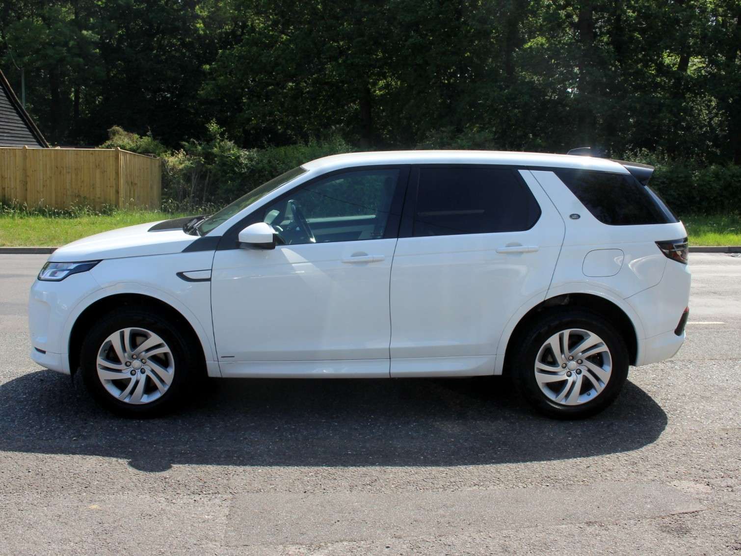 A 2020 LAND ROVER DISCOVERY SPORT 1.5 P300e 12.2kWh R-Dynamic S SUV 5dr Petrol Plug-in Hybrid Auto 4WD Euro 6 (s/s) (309 ps) A 2020 LAND ROVER DISCOVERY SPORT 1.5 P300e 12.2kWh R-Dynamic S SUV 5dr Petrol Plug-in Hybrid Auto 4WD Euro 6 (s/s) (309 ps)