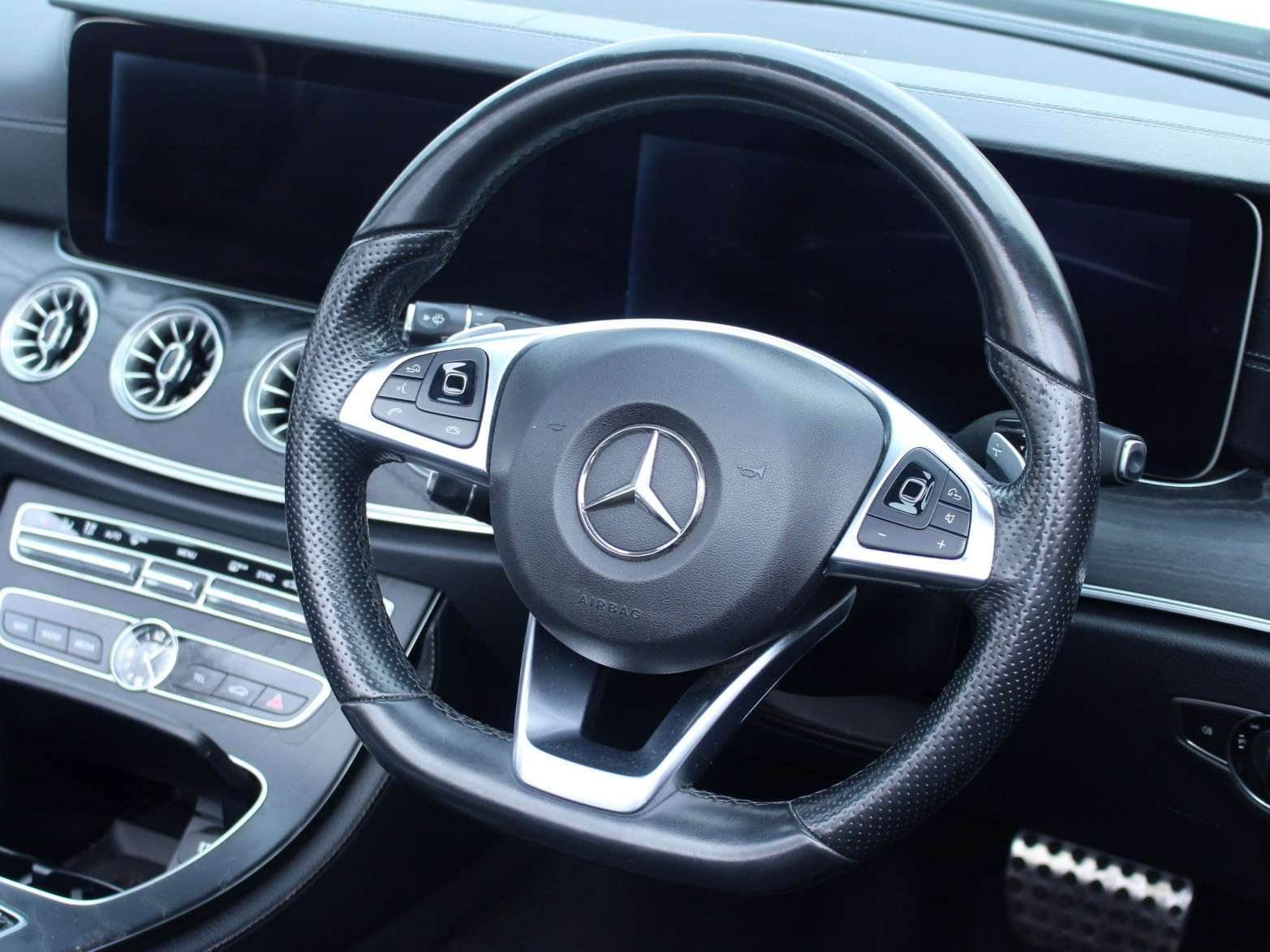 A 2017 MERCEDES-BENZ E CLASS 2.0 E220d AMG Line (Premium) Cabriolet 2dr Diesel G-Tronic+ Euro 6 (s/s) (194 ps) A 2017 MERCEDES-BENZ E CLASS 2.0 E220d AMG Line (Premium) Cabriolet 2dr Diesel G-Tronic+ Euro 6 (s/s) (194 ps)