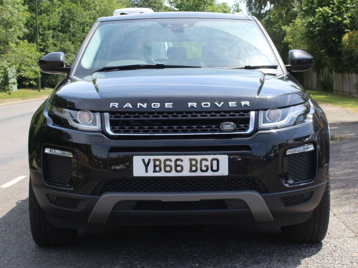 A 2017 LAND ROVER RANGE ROVER EVOQUE 2.0 TD4 SE Tech SUV 5dr Diesel Auto 4WD Euro 6 (s/s) (180 ps) A 2017 LAND ROVER RANGE ROVER EVOQUE 2.0 TD4 SE Tech SUV 5dr Diesel Auto 4WD Euro 6 (s/s) (180 ps)