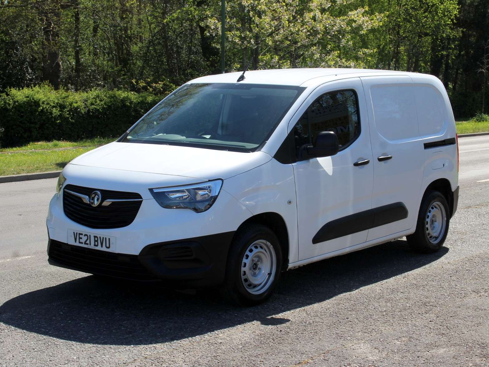 A 2021 VAUXHALL COMBO 1.5 Turbo D 2000 Edition Panel Van 4dr Diesel Manual L1 H1 Euro 6 (100 ps) A 2021 VAUXHALL COMBO 1.5 Turbo D 2000 Edition Panel Van 4dr Diesel Manual L1 H1 Euro 6 (100 ps)