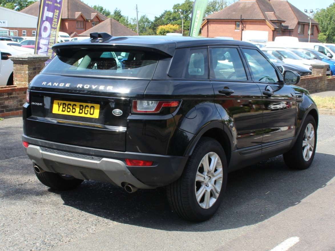 A 2017 LAND ROVER RANGE ROVER EVOQUE 2.0 TD4 SE Tech SUV 5dr Diesel Auto 4WD Euro 6 (s/s) (180 ps) A 2017 LAND ROVER RANGE ROVER EVOQUE 2.0 TD4 SE Tech SUV 5dr Diesel Auto 4WD Euro 6 (s/s) (180 ps)