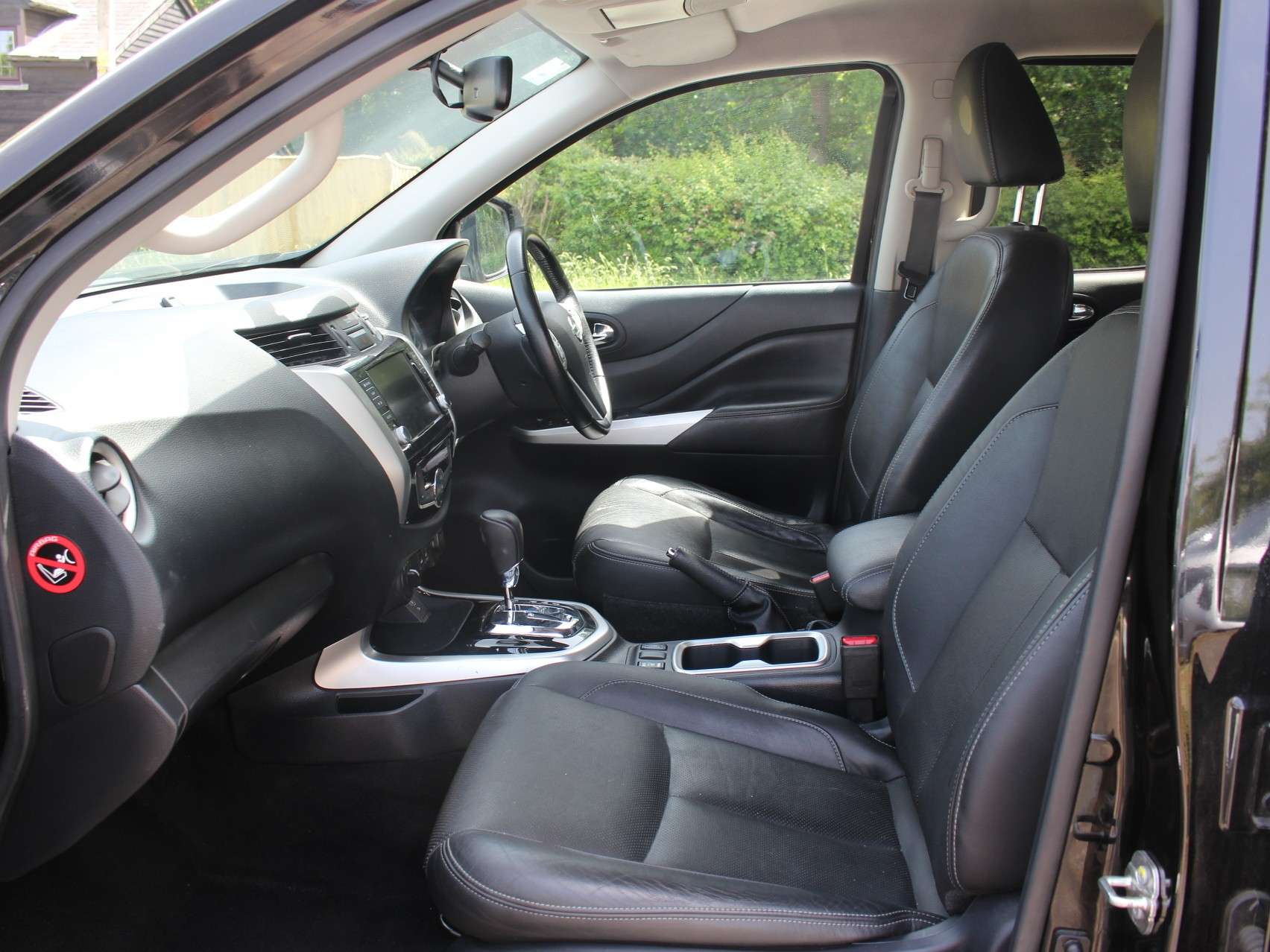 A 2021 NISSAN NAVARA 2.3 dCi Tekna Pickup Double Cab 4dr Diesel Auto 4WD Euro 6 (190 ps) A 2021 NISSAN NAVARA 2.3 dCi Tekna Pickup Double Cab 4dr Diesel Auto 4WD Euro 6 (190 ps)