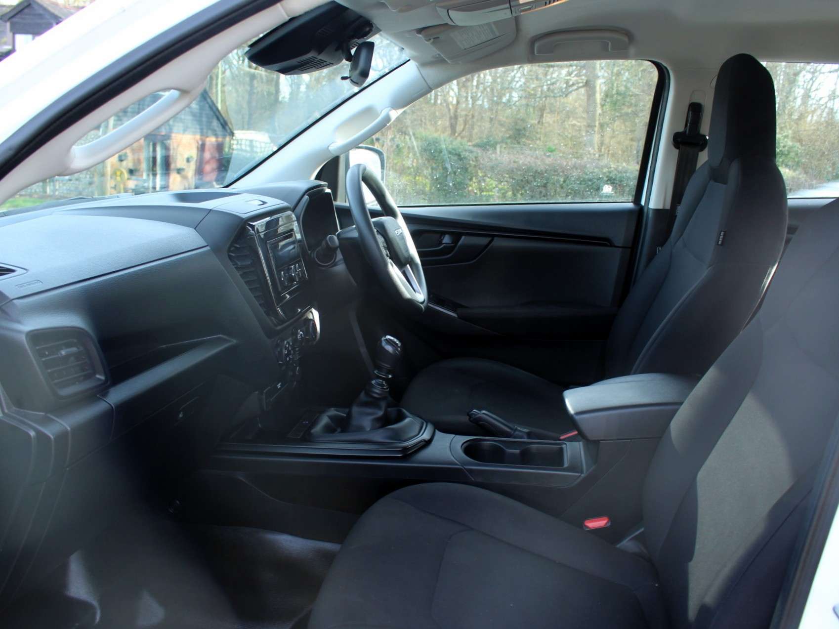 A 2023 ISUZU D-MAX 1.9 TD Utility Diff Lock Pickup Double Cab 4dr Diesel Manual 4WD Euro 6 (s/s) (164 ps) A 2023 ISUZU D-MAX 1.9 TD Utility Diff Lock Pickup Double Cab 4dr Diesel Manual 4WD Euro 6 (s/s) (164 ps)