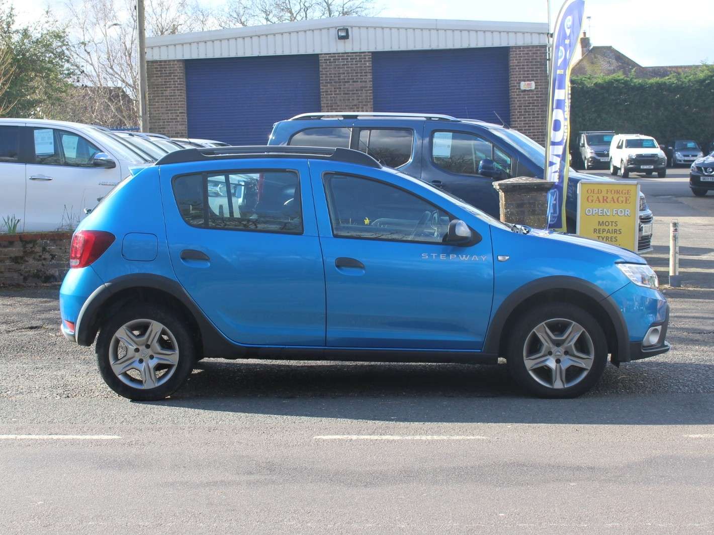 A 2017 DACIA SANDERO STEPWAY 1.5 dCi Ambiance Hatchback 5dr Diesel Manual Euro 6 (s/s) (90 ps) A 2017 DACIA SANDERO STEPWAY 1.5 dCi Ambiance Hatchback 5dr Diesel Manual Euro 6 (s/s) (90 ps)