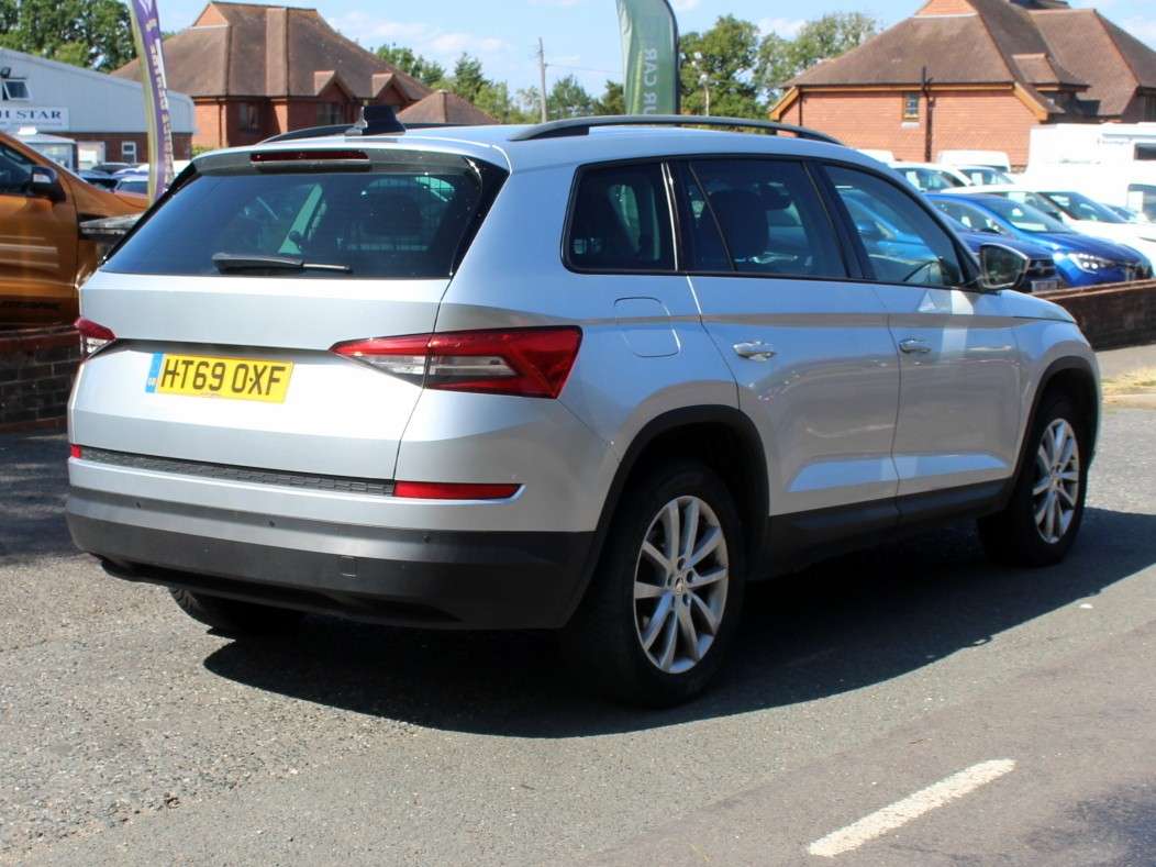 A 2020 SKODA KODIAQ 2.0 TDI SE SUV 5dr Diesel Manual 4WD Euro 6 (s/s) (5 Seat) (150 ps) A 2020 SKODA KODIAQ 2.0 TDI SE SUV 5dr Diesel Manual 4WD Euro 6 (s/s) (5 Seat) (150 ps)