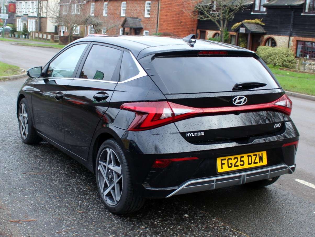 A 2025 HYUNDAI I20 1.0 T-GDi Ultimate Hatchback 5dr Petrol DCT Euro 6 (s/s) (100 ps) A 2025 HYUNDAI I20 1.0 T-GDi Ultimate Hatchback 5dr Petrol DCT Euro 6 (s/s) (100 ps)