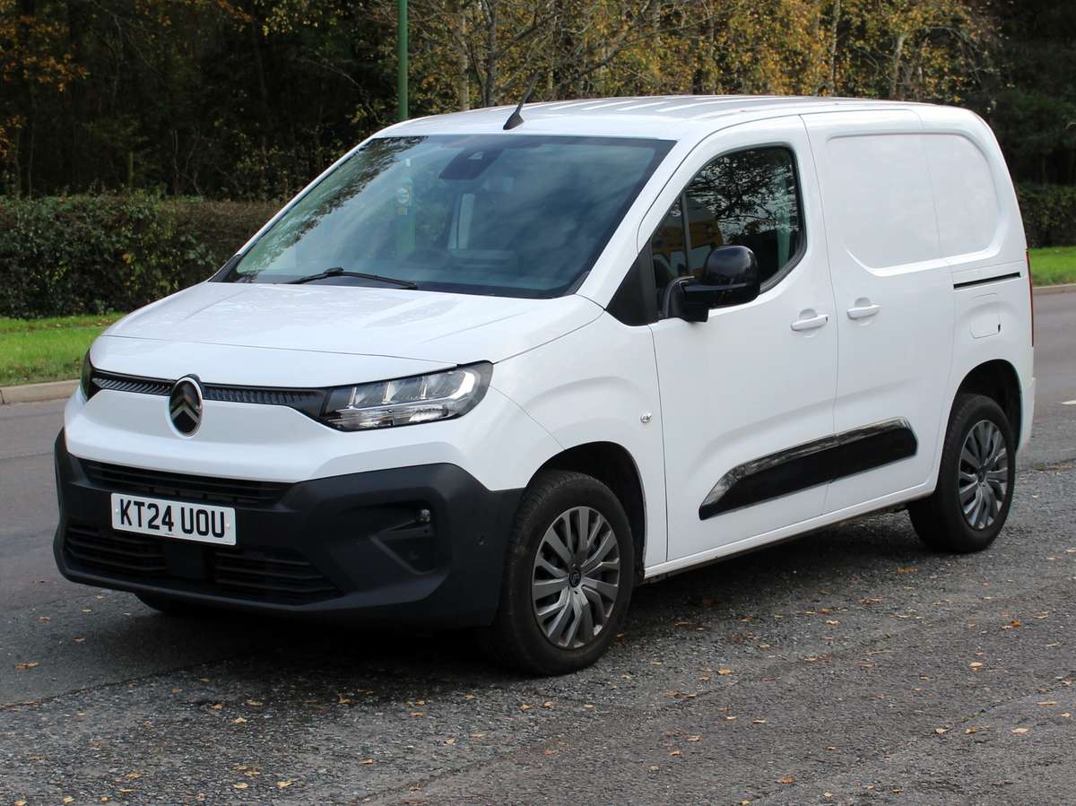 Check out this Citroen Berlingo 2024 Diesel Manual