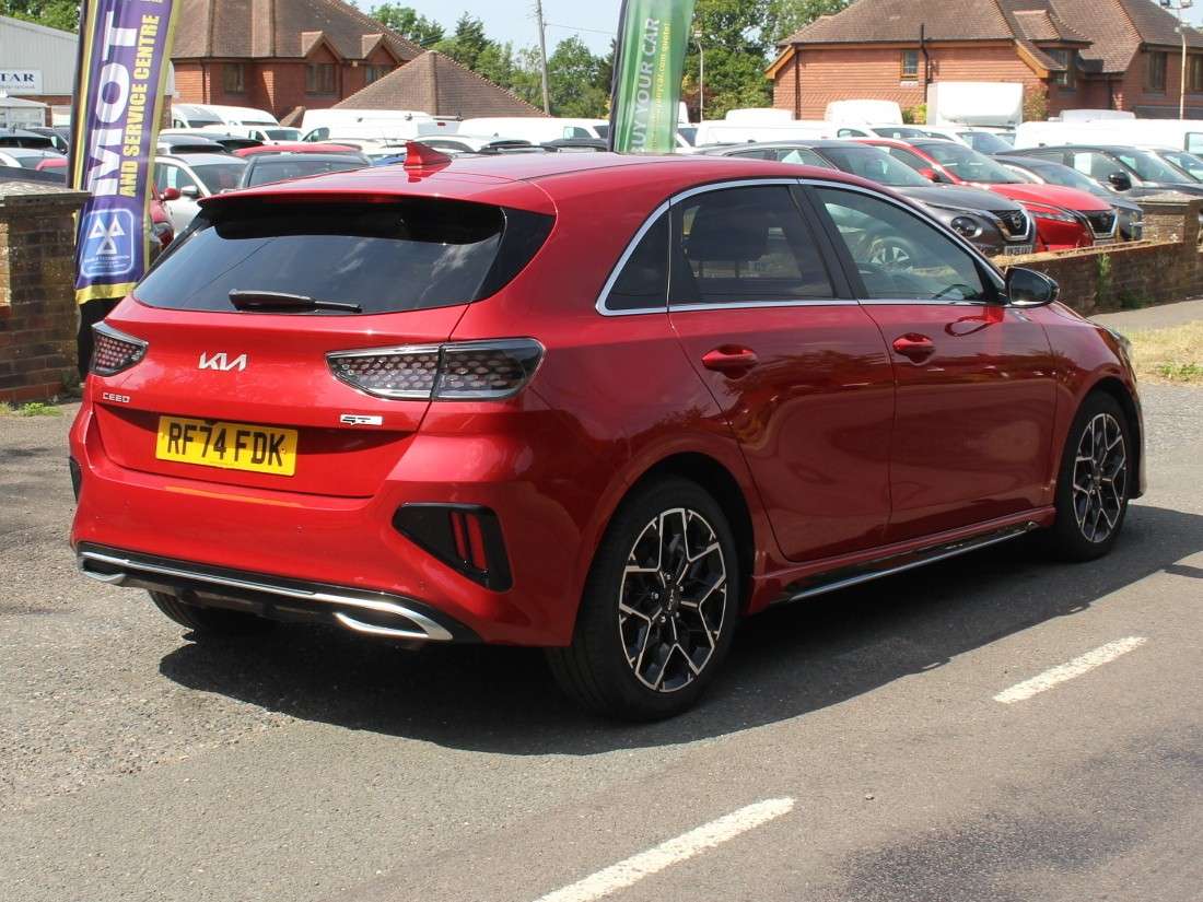 A 2025 KIA CEED 1.5 T-GDi GT-Line Hatchback 5dr Petrol Manual Euro 6 (s/s) (138 bhp) A 2025 KIA CEED 1.5 T-GDi GT-Line Hatchback 5dr Petrol Manual Euro 6 (s/s) (138 bhp)