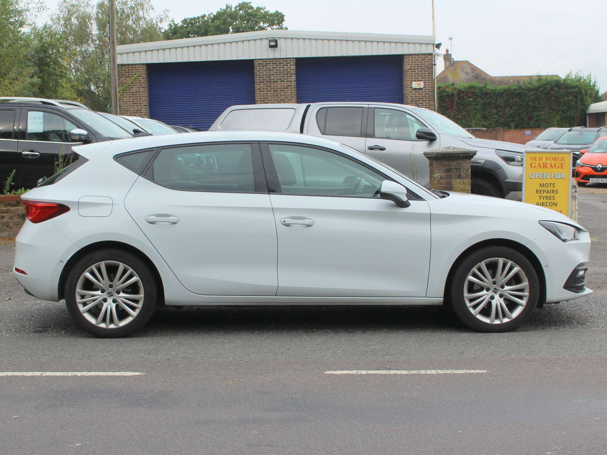 A 2021 SEAT LEON 1.0 TSI EVO SE Dynamic Hatchback 5dr Petrol Manual Euro 6 (s/s) (110 ps) A 2021 SEAT LEON 1.0 TSI EVO SE Dynamic Hatchback 5dr Petrol Manual Euro 6 (s/s) (110 ps)