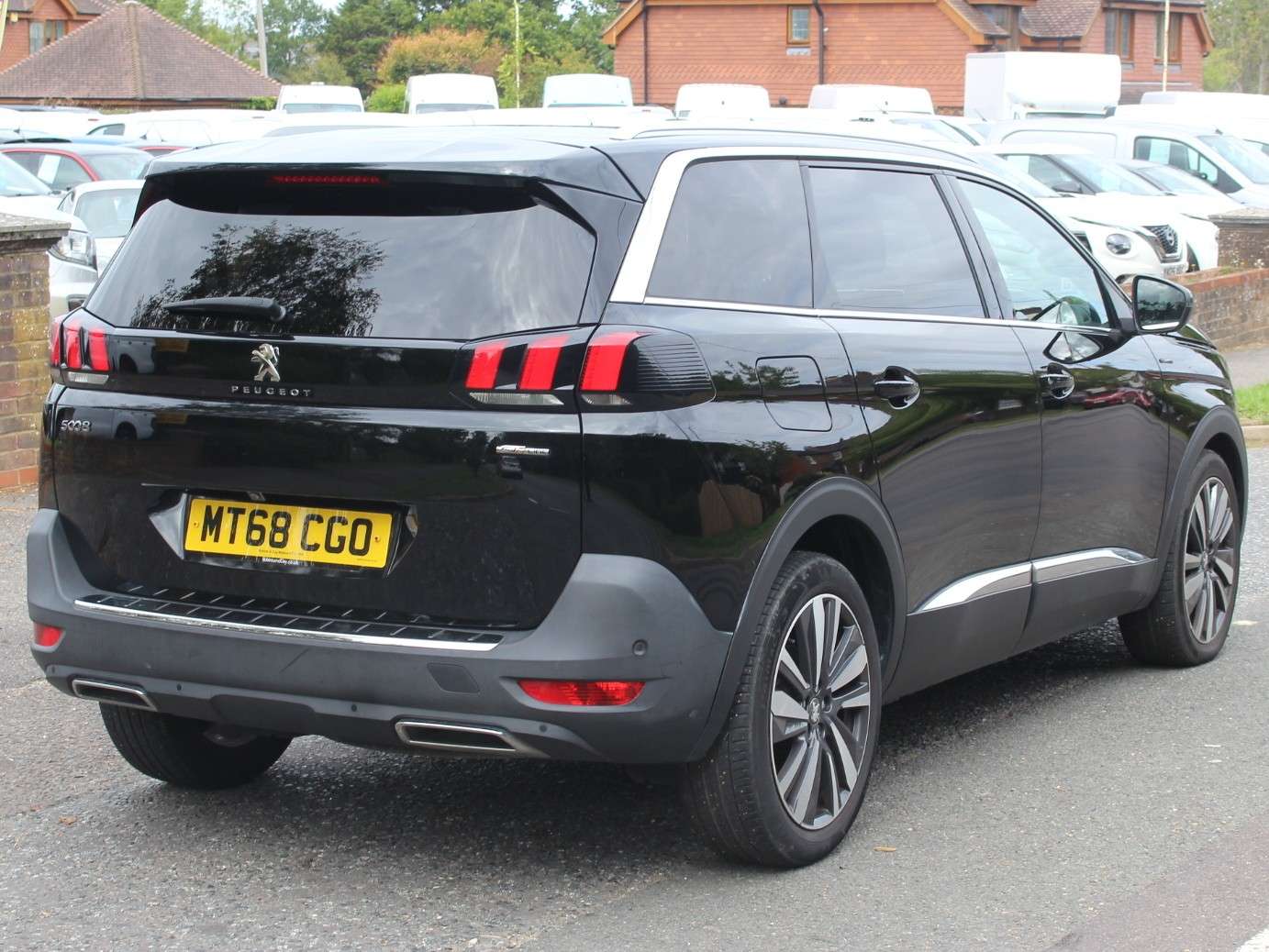 A 2018 PEUGEOT 5008 1.5 BlueHDi GT Line Premium SUV 5dr Diesel EAT Euro 6 (s/s) (130 ps) A 2018 PEUGEOT 5008 1.5 BlueHDi GT Line Premium SUV 5dr Diesel EAT Euro 6 (s/s) (130 ps)