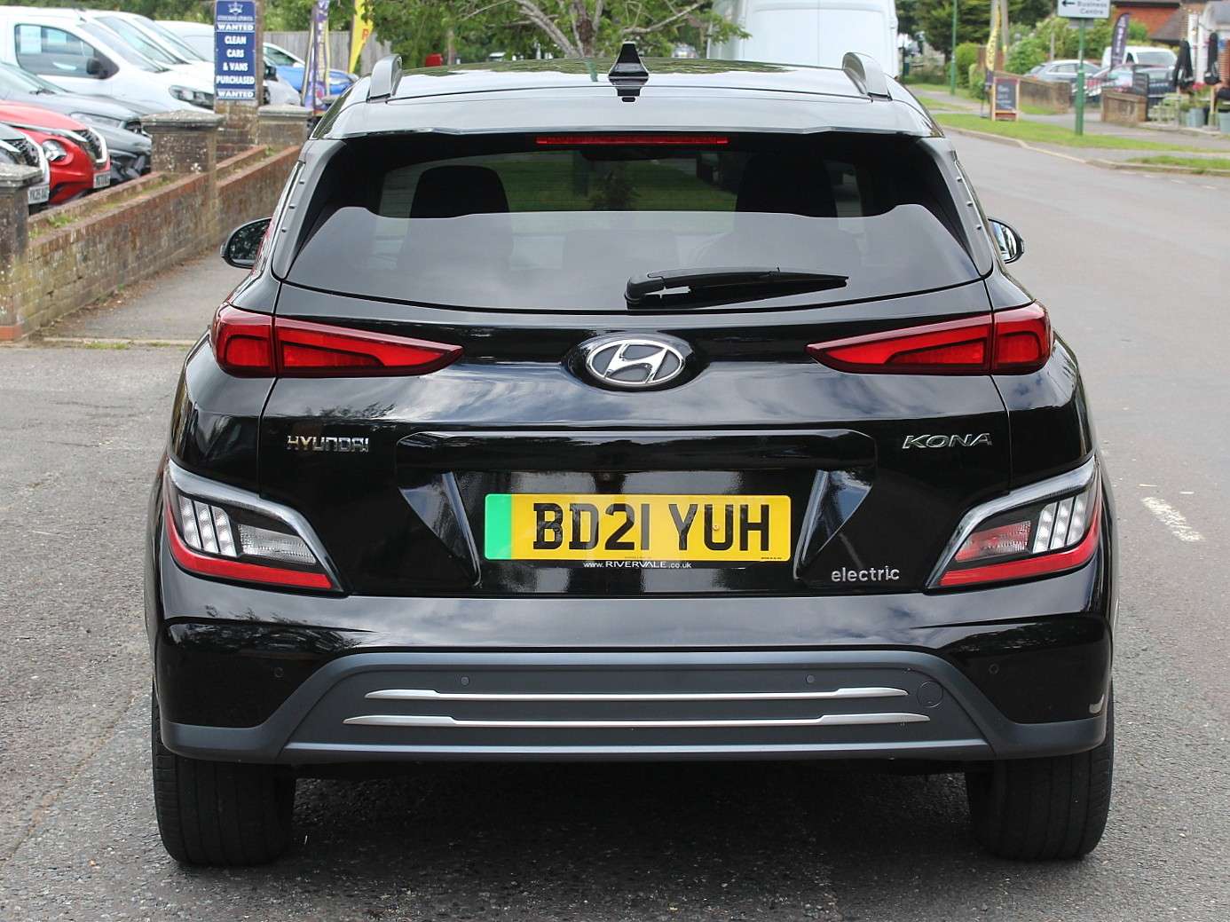 A 2021 HYUNDAI KONA 64kWh Premium SUV 5dr Electric Auto (10.5kW Charger) (204 ps) A 2021 HYUNDAI KONA 64kWh Premium SUV 5dr Electric Auto (10.5kW Charger) (204 ps)