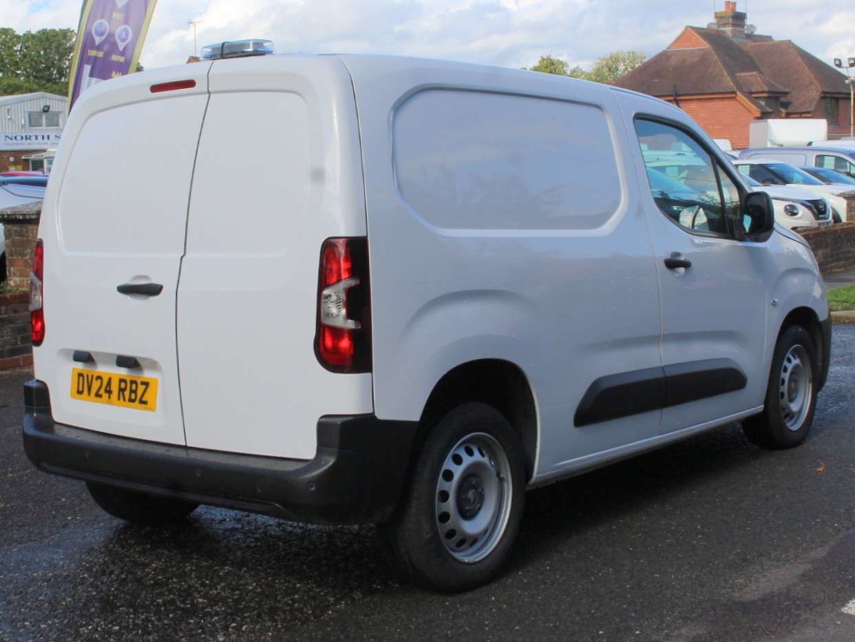 A 2024 VAUXHALL COMBO 1.5 Turbo D 2300 Prime Panel Van 5dr Diesel Manual SWB Euro 6 (s/s) (100 ps) A 2024 VAUXHALL COMBO 1.5 Turbo D 2300 Prime Panel Van 5dr Diesel Manual SWB Euro 6 (s/s) (100 ps)