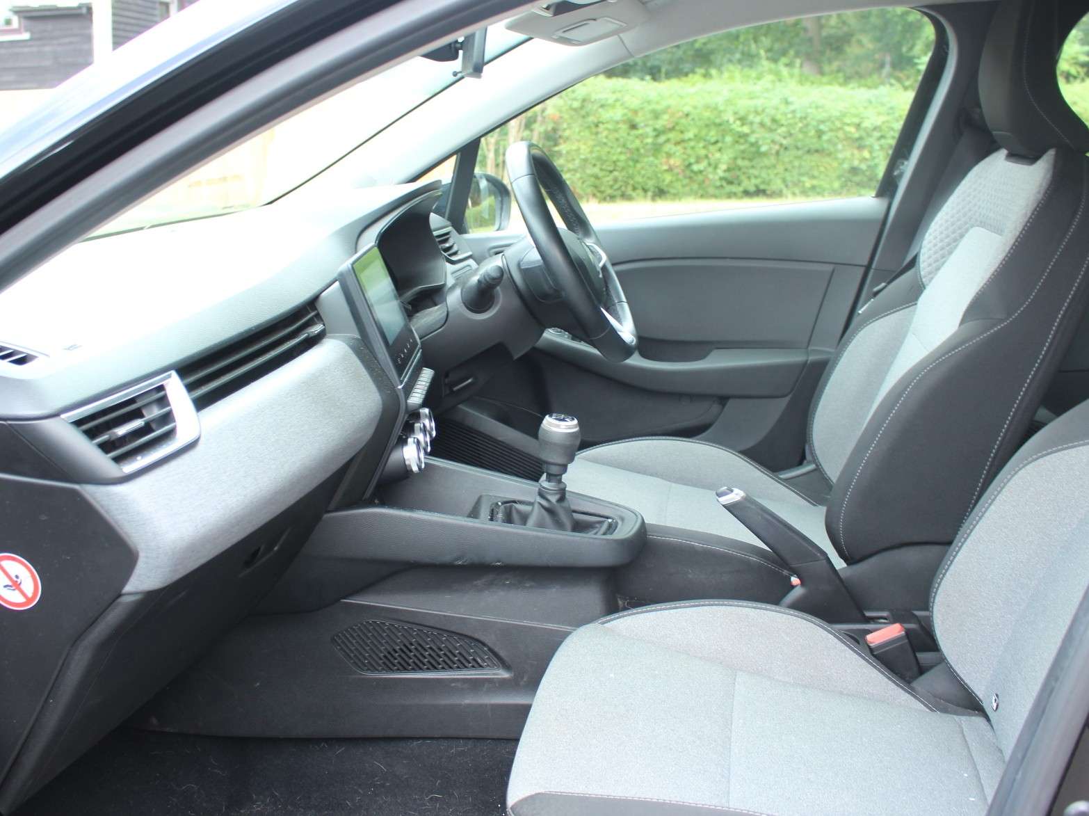 A 2024 RENAULT CLIO 1.0 TCe evolution Hatchback 5dr Petrol Manual Euro 6 (s/s) (90 ps) A 2024 RENAULT CLIO 1.0 TCe evolution Hatchback 5dr Petrol Manual Euro 6 (s/s) (90 ps)