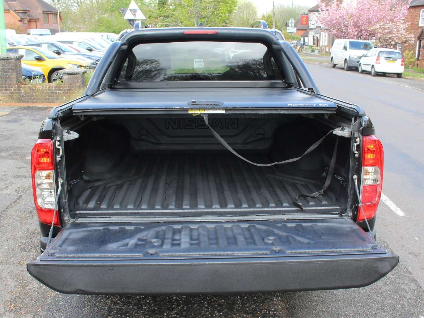 A 2021 NISSAN NAVARA 2.3 dCi N-Guard Pickup Double Cab 4dr Diesel Auto 4WD Euro 6 (190 ps) A 2021 NISSAN NAVARA 2.3 dCi N-Guard Pickup Double Cab 4dr Diesel Auto 4WD Euro 6 (190 ps)