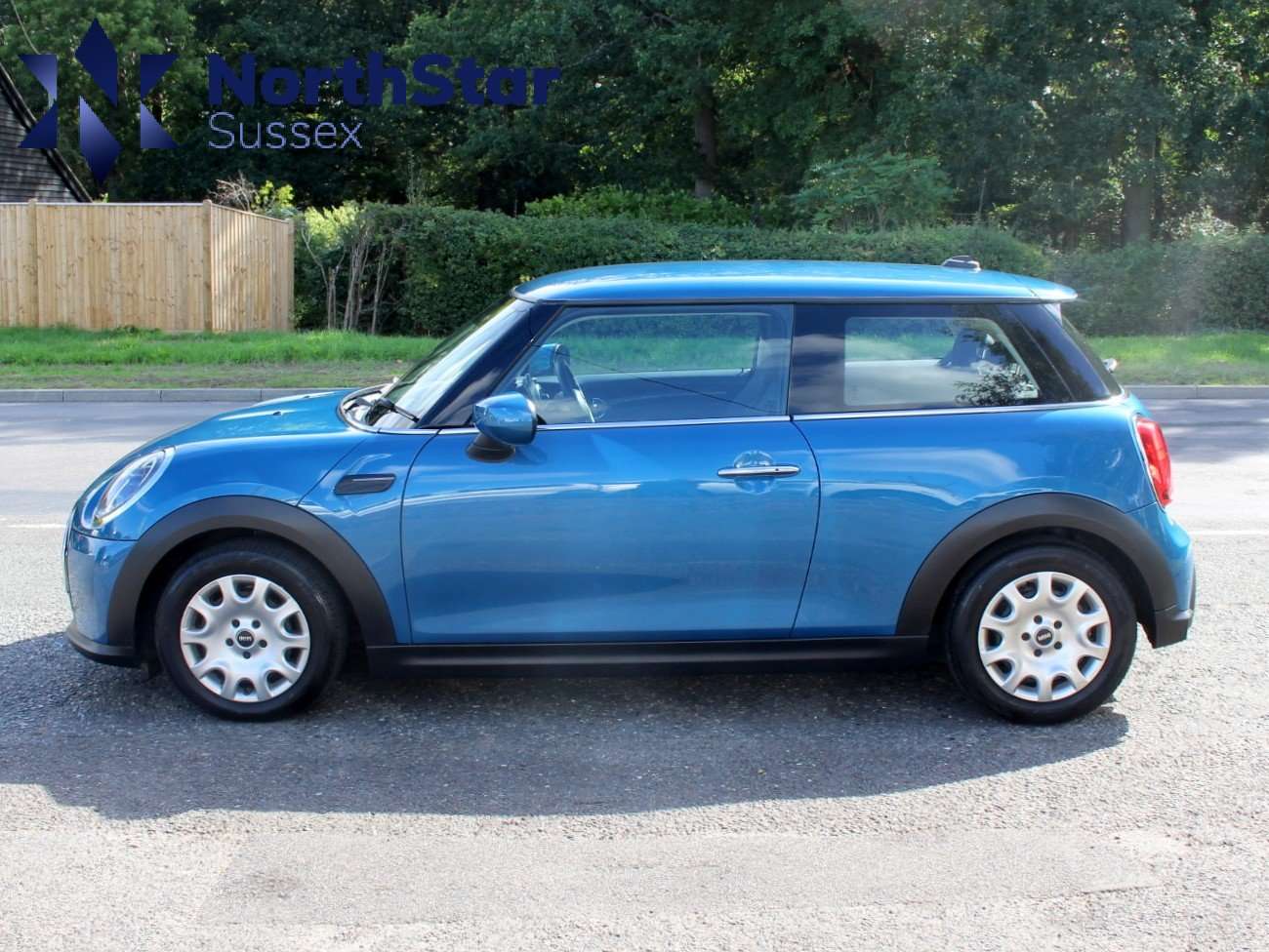 A 2021 MINI HATCH 1.5 One Classic Hatchback 3dr Petrol Steptronic Euro 6 (s/s) (102 ps) A 2021 MINI HATCH 1.5 One Classic Hatchback 3dr Petrol Steptronic Euro 6 (s/s) (102 ps)